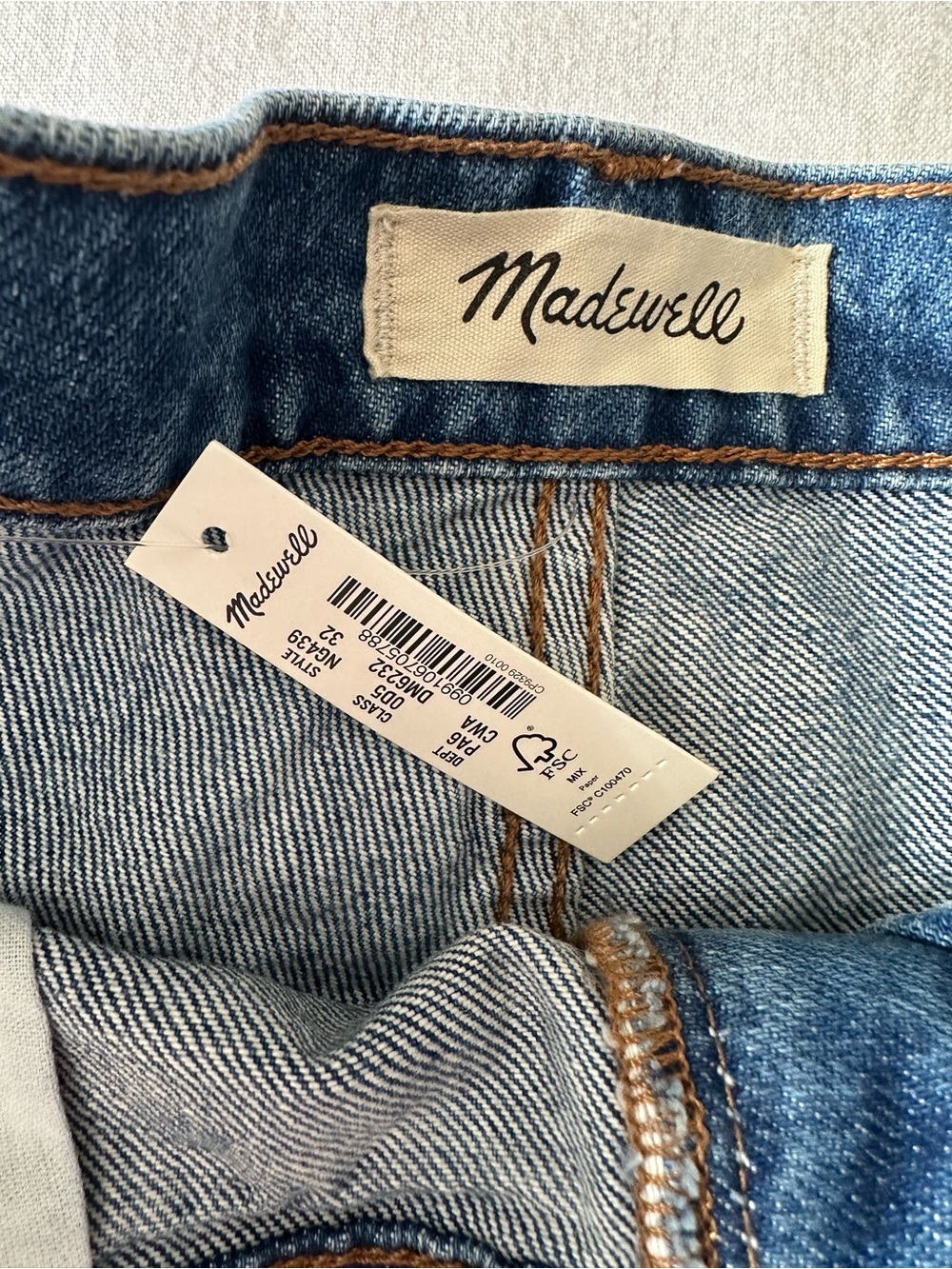Madewell Relaxed Mid-Length Denim Shorts in Cranwood Wash (NWT) - Picture 4 of 7